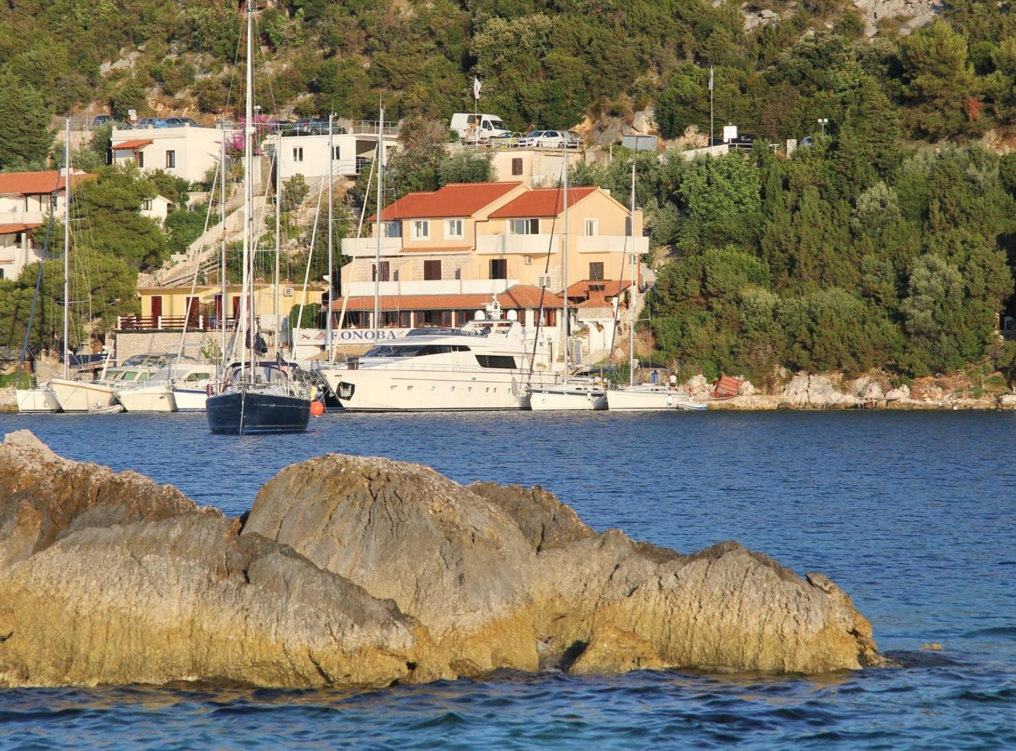 Accommodation Triton Lastovo Exterior photo